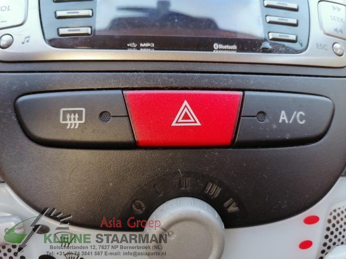 Interruptor aire acondicionado de un Toyota Aygo (B10) 1.0 12V VVT-i 2013