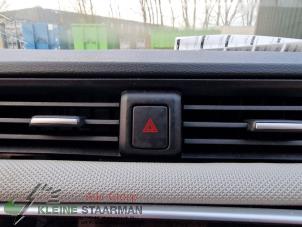Używane Przelacznik swiatel awaryjnych Nissan Micra (K14) 1.0 IG-T 100 Cena na żądanie oferowane przez Kleine Staarman B.V. Autodemontage