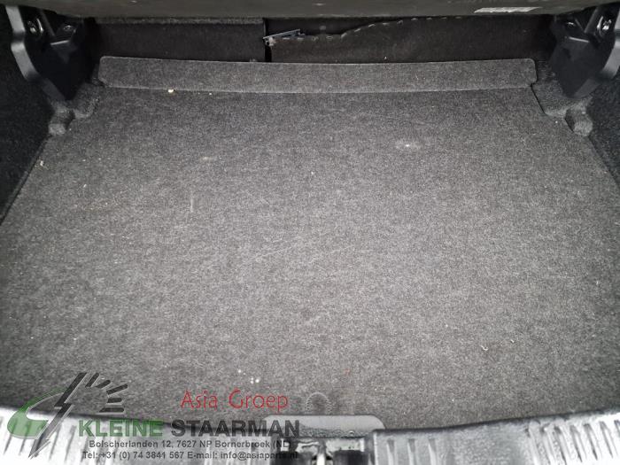 Floor panel load area from a Toyota Auris (E18) 1.6 Dual VVT-i 16V 2014
