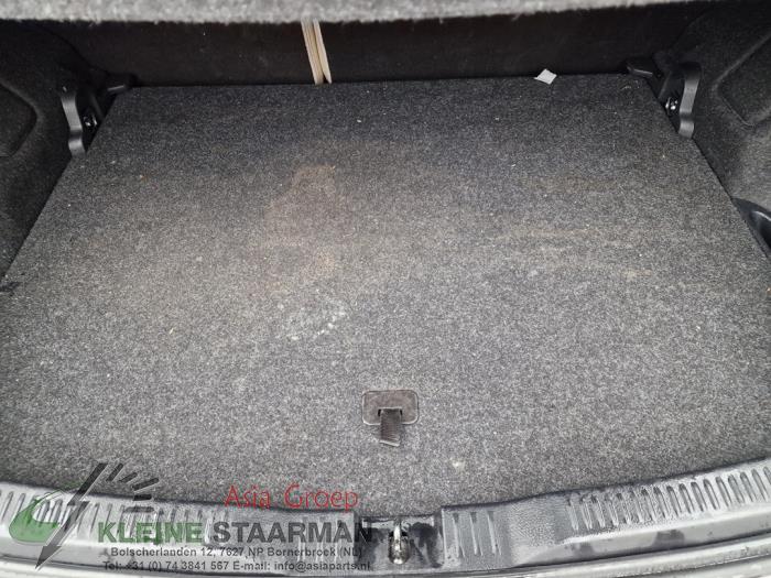 Floor panel load area from a Toyota Auris (E18) 1.6 Dual VVT-i 16V 2014