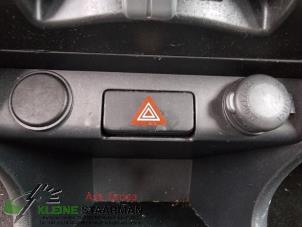 Usados Interruptor de luz de pánico Suzuki Alto (GF) 1.0 12V Precio de solicitud ofrecido por Kleine Staarman B.V. Autodemontage