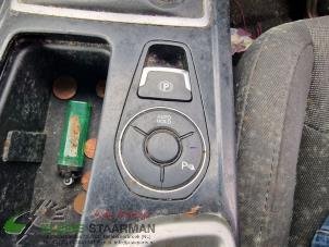 Usados Interruptor de freno de mano Hyundai i40 (VFA) 1.7 CRDi 16V Precio de solicitud ofrecido por Kleine Staarman B.V. Autodemontage