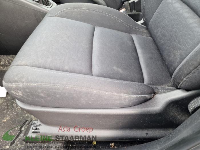 Seat, left from a Hyundai iX20 (JC) 1.4i 16V 2015