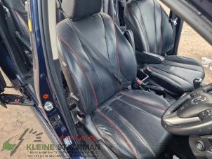 Używane Fotel prawy Mazda 5 (CWA9) 2.0i 16V Cena na żądanie oferowane przez Kleine Staarman B.V. Autodemontage