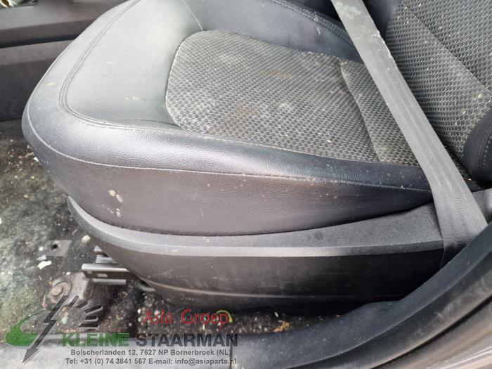 Sitz links van een Hyundai iX35 (LM) 1.7 CRDi 16V 2013