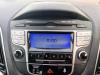 Radio CD player from a Hyundai iX35 (LM), 2010 / 2015 1.7 CRDi 16V, SUV, Diesel, 1 685cc, 85kW (116pk), FWD, D4FD, 2010-11 / 2015-09, F5D31; F5D41 2013