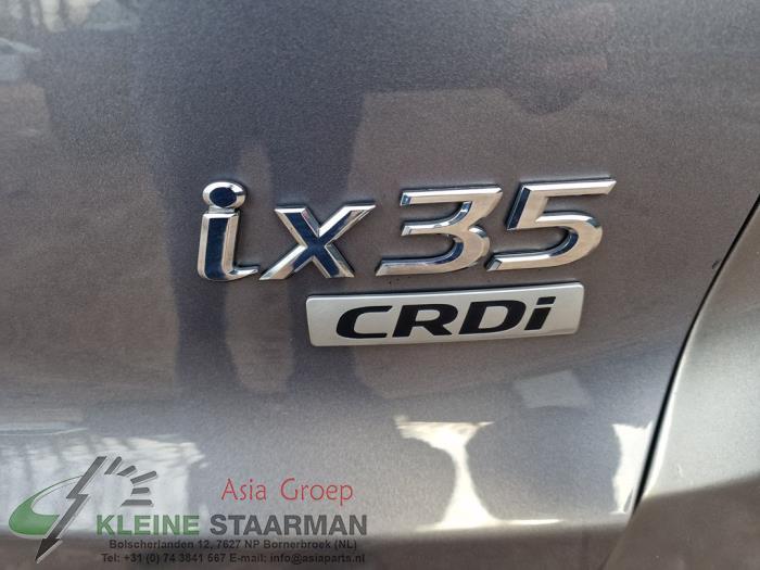 Rear gas strut, left from a Hyundai iX35 (LM) 1.7 CRDi 16V 2013