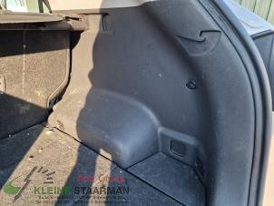 Używane Tapicerka pokrywy bagaznika prawa Hyundai Tucson (TL) 1.6 GDi 16V 2WD Cena na żądanie oferowane przez Kleine Staarman B.V. Autodemontage