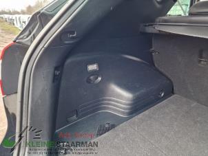 Usados Tapizado de maletero izquierda Hyundai iX35 (LM) 1.7 CRDi 16V Precio de solicitud ofrecido por Kleine Staarman B.V. Autodemontage