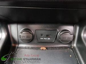 Gebrauchte AUX / USB-Anschluss Hyundai iX35 (LM) 1.7 CRDi 16V Preis auf Anfrage angeboten von Kleine Staarman B.V. Autodemontage