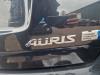Bras de suspension bas arrière gauche d'un Toyota Auris Touring Sports (E18), 2013 / 2018 1.8 16V Hybrid, Combi, Electrique Essence, 1.798cc, 100kW (136pk), FWD, 2ZRFXE, 2013-07 / 2018-12, ZWE186L-DW; ZWE186R-DW 2014