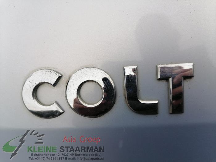Scheibenwischerarm hinten van een Mitsubishi Colt (Z2/Z3) 1.3 16V 2008