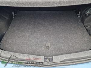 Gebrauchte Bodenblech Kofferraum Toyota Auris (E18) 1.8 16V Hybrid Preis auf Anfrage angeboten von Kleine Staarman B.V. Autodemontage