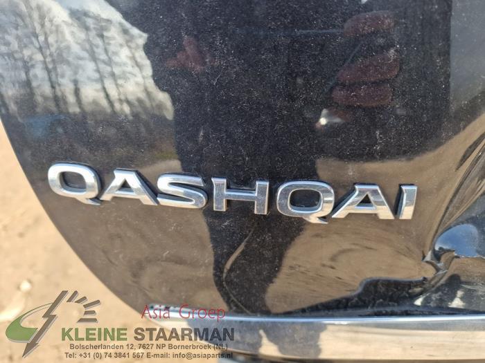 Bonnet Hinge from a Nissan Qashqai (J11) 1.2 DIG-T 16V 2015