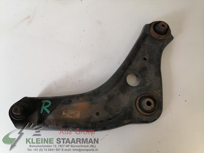 Front lower wishbone, right from a Nissan Qashqai (J11) 1.2 DIG-T 16V 2017