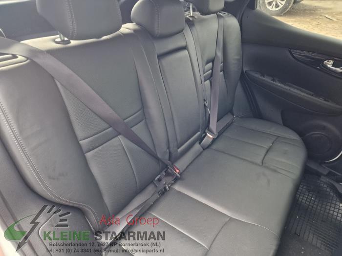 Rear bench seat from a Nissan Qashqai (J11) 1.2 DIG-T 16V 2017