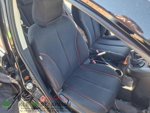 Gebrauchte Sitz rechts Mazda 2 (DE) 1.3 16V MZR Preis auf Anfrage angeboten von Kleine Staarman B.V. Autodemontage