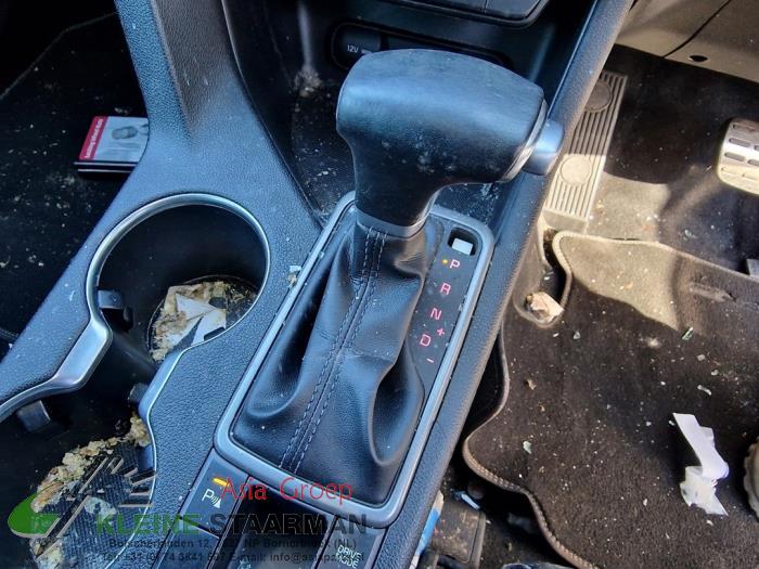 Automatic gear selector from a Kia Sportage (QL) 1.6 T-GDI 16V 4x4 2019