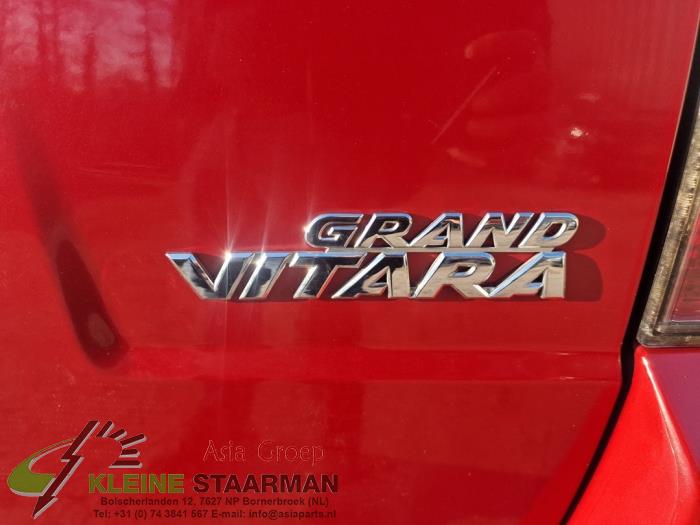 Achsschenkel rechts hinten van een Suzuki Grand Vitara II (JT) 2.4 16V 2012