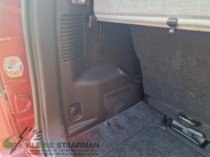 Używane Tapicerka pokrywy bagaznika lewa Suzuki Grand Vitara II (JT) 2.4 16V Cena na żądanie oferowane przez Kleine Staarman B.V. Autodemontage