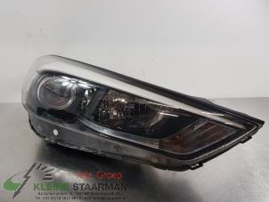 Used Headlight, right Hyundai Tucson (TL) 1.7 CRDi 16V 2WD Price on request offered by Kleine Staarman B.V. Autodemontage