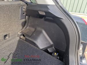 Używane Tapicerka pokrywy bagaznika prawa Mitsubishi ASX 2.2 DI-D 16V 4WD Cena na żądanie oferowane przez Kleine Staarman B.V. Autodemontage