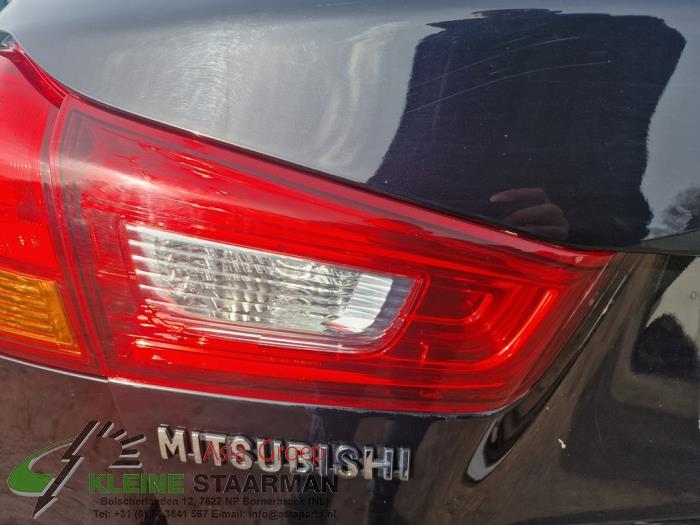 Taillight, left from a Mitsubishi ASX 2.2 DI-D 16V 4WD 2017