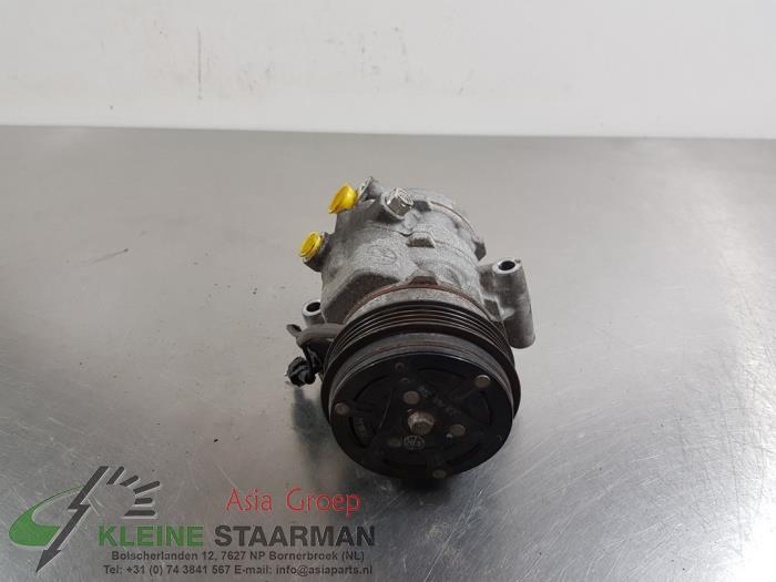 Air conditioning pump from a Suzuki SX4 S-Cross (JY) 1.4 Booster Jet Turbo 16V AllGrip 2017