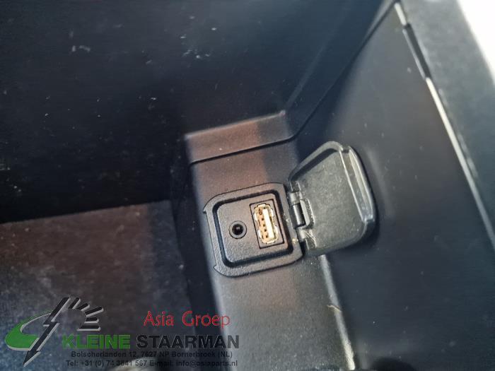Connexion USB d'un Mazda 6 (GJ/GH/GL) 2.2 SkyActiv-D 150 16V 2014
