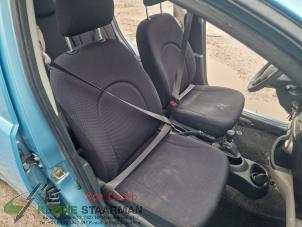 Używane Fotel prawy Daihatsu Sirion 2 (M3) 1.3 16V DVVT Cena na żądanie oferowane przez Kleine Staarman B.V. Autodemontage