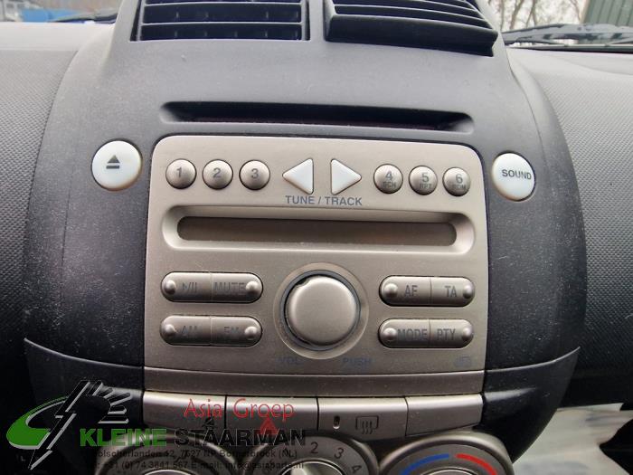 Radioodtwarzacz CD z Daihatsu Sirion 2 (M3) 1.3 16V DVVT 2006
