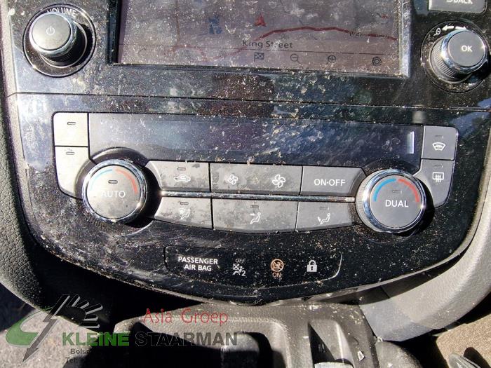 Heater control panel Nissan Qashqai 1.3 DIGT 140 16V