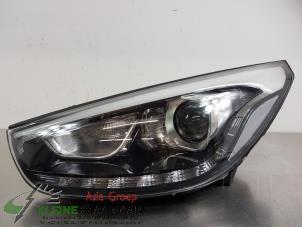 Used Headlight, left Hyundai iX35 (LM) 1.7 CRDi 16V Price on request offered by Kleine Staarman B.V. Autodemontage