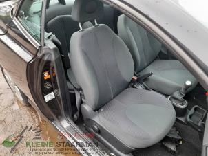Używane Fotel prawy Nissan Micra C+C (K12) 1.4 16V Cena na żądanie oferowane przez Kleine Staarman B.V. Autodemontage