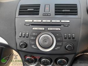 Używane Radioodtwarzacz CD Mazda 3 Sport (BL14/BLA4/BLB4) 2.0i MZR DISI 16V Cena na żądanie oferowane przez Kleine Staarman B.V. Autodemontage