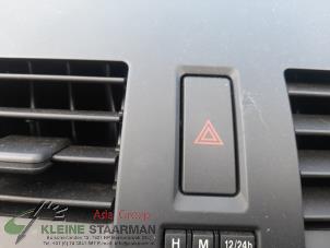Gebrauchte Panikbeleuchtung Schalter Mazda 3 Sport (BL14/BLA4/BLB4) 2.0i MZR DISI 16V Preis auf Anfrage angeboten von Kleine Staarman B.V. Autodemontage