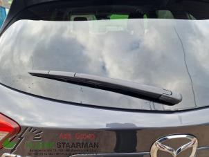 Usados Brazo de limpiaparabrisas detrás Mazda CX-5 (KE,GH) 2.2 SkyActiv-D 150 16V 2WD Precio de solicitud ofrecido por Kleine Staarman B.V. Autodemontage