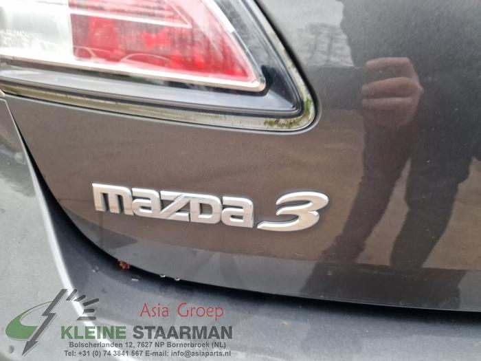 Mangueta izquierda detrás de un Mazda 3 Sport (BL14/BLA4/BLB4) 2.0i MZR DISI 16V 2010