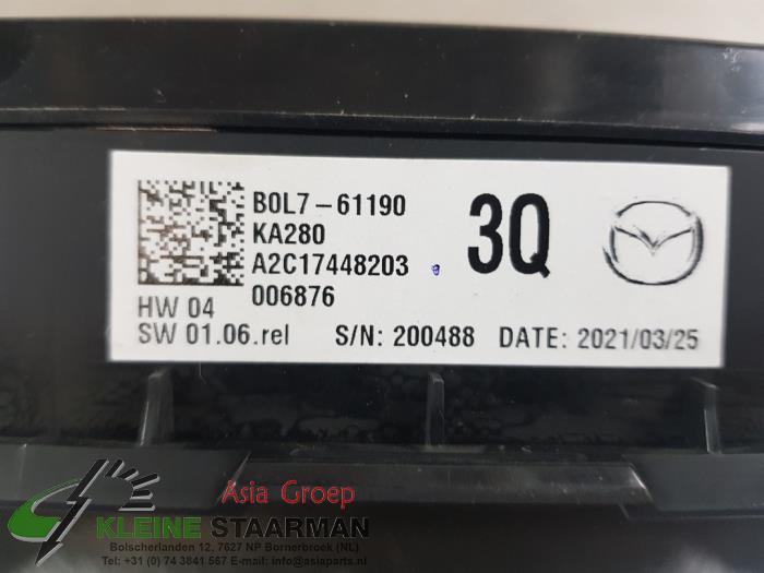 Panel de control de calefacción de un Mazda CX-30 (DM) 2.0 e-SkyActiv X 186 16V 2021