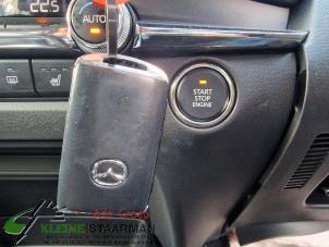 Używane Stacyjka + sterownik Mazda CX-30 (DM) 2.0 e-SkyActiv X 186 M Hybrid 16V Cena na żądanie oferowane przez Kleine Staarman B.V. Autodemontage