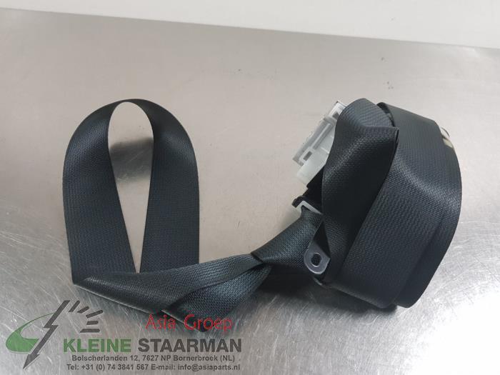 Front seatbelt, right from a Toyota Auris (E15) 1.6 Dual VVT-i 16V 2007