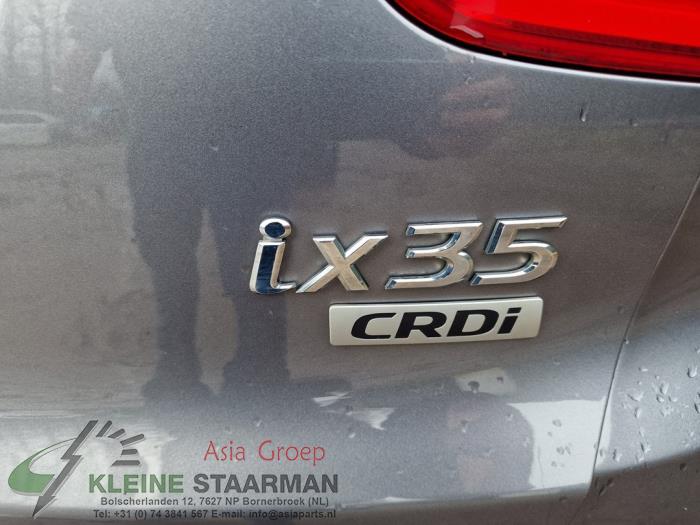 Brazo portante lado superior izquierda detrás de un Hyundai iX35 (LM) 1.7 CRDi 16V 2014