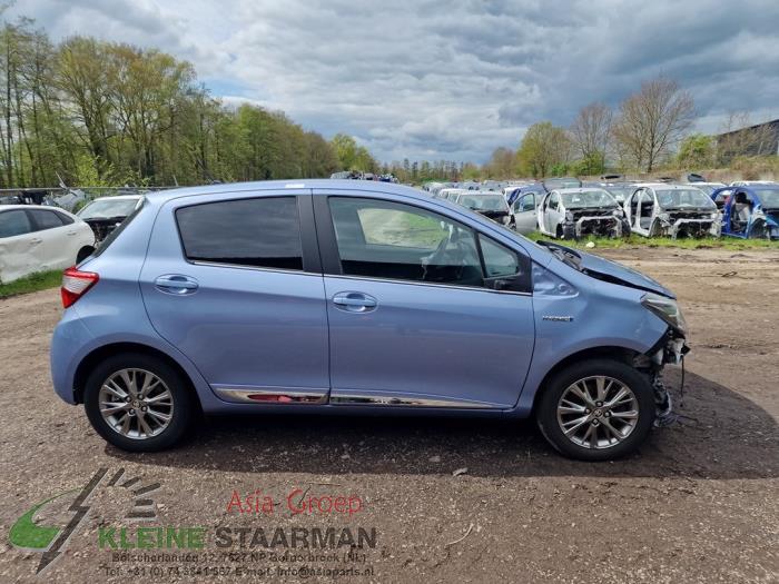 Style, middle right from a Toyota Yaris III (P13) 1.5 16V Hybrid 2017