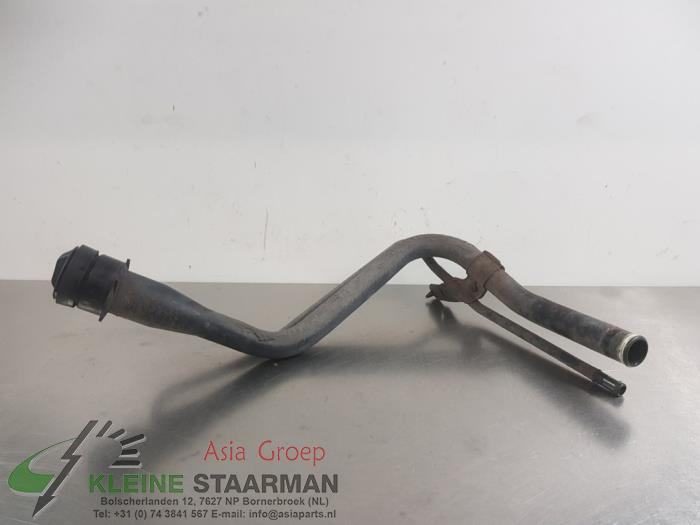 Fuel tank filler pipe from a Toyota Yaris Verso (P2) 1.5 16V 2002