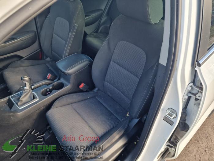 Seat, left from a Kia Sportage (QL) 1.6 GDI 16V 4x2 2020