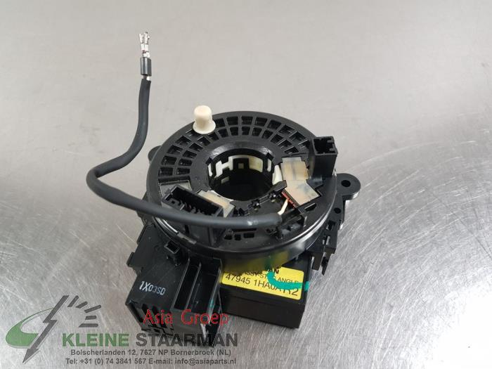 Airbag clock spring from a Nissan Micra (K13) 1.2 12V DIG-S 2012