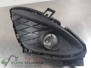 Used Fog light, front right Mazda 5 (CWA9) 2.0i 16V Price on request offered by Kleine Staarman B.V. Autodemontage