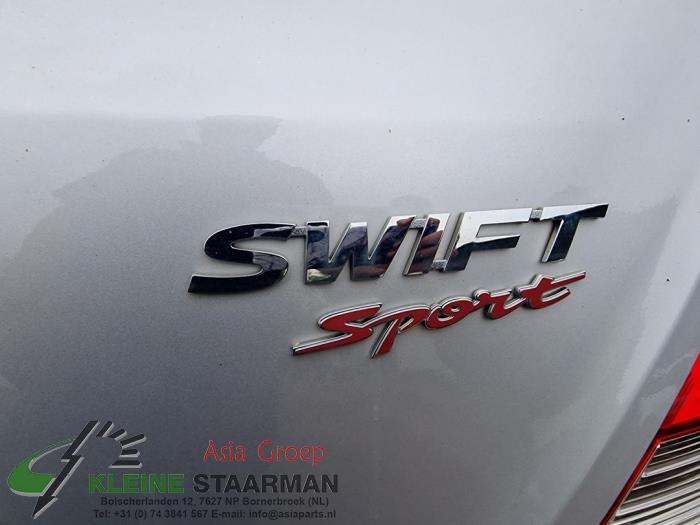 Cinturón de seguridad izquierda detrás de un Suzuki Swift (ZA/ZC/ZD) 1.6 Sport VVT 16V 2015