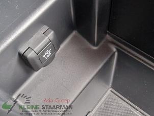 Gebrauchte AUX / USB-Anschluss Honda Civic (FK6/7/8/9) 1.0i VTEC Turbo 12V Preis auf Anfrage angeboten von Kleine Staarman B.V. Autodemontage