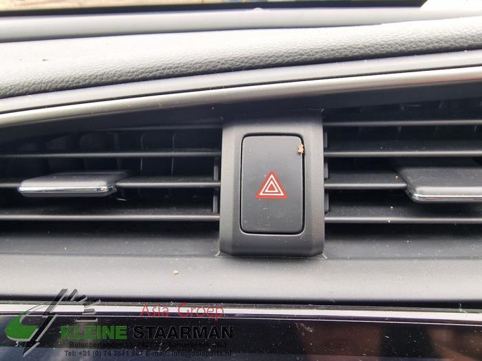 Commutateur éclairage d'urgence d'un Honda Civic (FK6/7/8/9) 1.0i VTEC Turbo 12V 2018